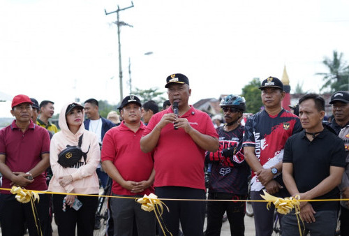 Plt. Bupati I Komang Koheri Resmikan Pembangunan Jalan Ruas Rama Gunawan-Rukti Endah