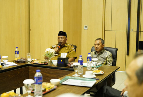 Plt Bupati I Komang Koheri Hadiri RUPS LB BPRS Rajasa Syariah, Dorong Pertumbuhan Ekonomi Lokal