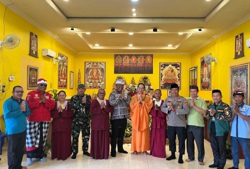 Hadiri Perayaan Trisuci Waisak di Seputih Raman, Wabup Komang Koheri Serukan Harmoni Umat Beragama