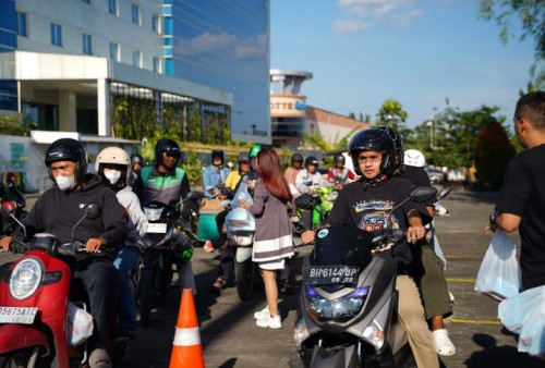 Sambut Anniversary ke-9, INNSiDE by Meliá Yogyakarta Bagikan Takjil ke Warga