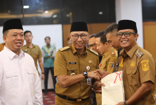 Bupati Ardito Terima Sertifikat Tanah dari Menteri ATR-BPN, Dukung Penataan Hukum Agraria