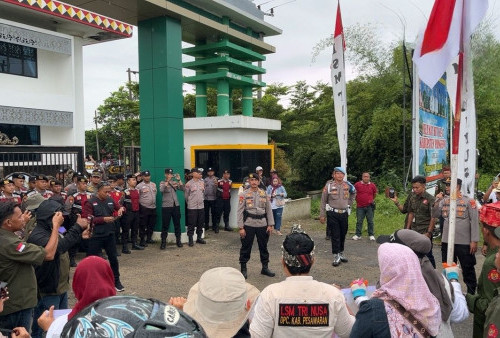 Aksi Unjuk Rasa LSM Trinusa di DPRD dan Kejari Pringsewu Berlangsung Kondusif