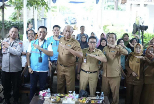 12 Rumah Warga Pra-Sejahtera di Metro Terima Sambungan Listrik Gratis 
