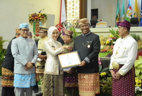 Plt Bupati I Komang Koheri Hadiri Rapat Paripurna Istimewa DPRD Provinsi Lampung