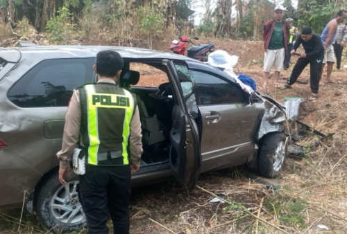 Toyota Avanza Oleng dan Masuk Rawa di Lampung Utara, Polisi Temukan Tas Berisi Barang Diduga Sabu