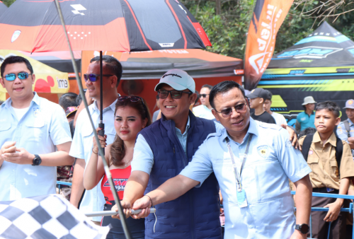 Resmi Dibuka, Ratusan Pembalap Adu Kecepatan di Piala Bupati Lampung Tengah Samosir Dragbike Tahun 2025 