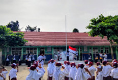 SDN 2 Hargomulyo Gelar Upacara Bendera Peringati Hari Guru Nasional ke-80