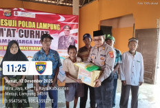 Jumat Curhat: 25 Warga Desa Wira Jaya Terima Bantuan Sembako dari Polres Mesuji