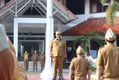 Jadi Pembina Apel Mingguan, Wabup I Komang Koheri Tekankan Kedisiplinan ASN 