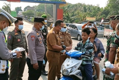 Warga Mesuji Diimbau Waspada Abu Vulkanik, Polisi Bagian Ribuan Masker di 16 Titik