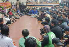 Rela Basah Kuyup, Mahasiswa Metro Suarakan 11 Tuntutan di DPRD