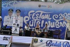  Bedah Buku Karya Nomadeneria, Dispusarda Metro Perkuat Literasi Pelajar dan Mahasiswa