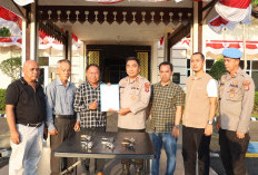 Kapolres Mesuji Terima 6 Pucuk Senpira dari Tokoh Masyarakat Talang Gunung