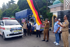 Walikota Metro Berangkatkan Truk Bantuan untuk Korban Bencana Sumatera