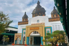 KAI Daop 6 Hias Stasiun dengan Nuansa Lebaran, Penumpang Dimanjakan Suasana Hangat