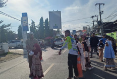 Siswa SD Muhammadiyah Pringsewu Berbagi Takjil, Belajar Empati Sejak Dini di Bulan Ramadan