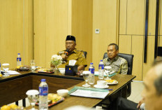 Plt Bupati I Komang Koheri Hadiri RUPS LB BPRS Rajasa Syariah, Dorong Pertumbuhan Ekonomi Lokal