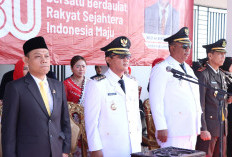  Bupati Ardito Pimpin Pengibaran Merah Putih, Ajak Warga Lamteng Wujudkan Indonesia Emas 2045