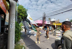 Satpol PP Sleman Copot Puluhan Spanduk Ilegal, Pelaku Usaha Diminta Taat Aturan