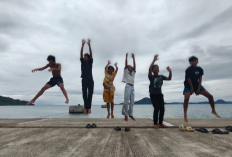 6 Atlet Cilik Matrix Swimming Club Unjuk Kemampuan di Aquathlon HUT Marinir ke-80