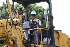 Perkuat Infrastruktur Daerah, Bupati Ardito Tinjau Perbaikan Ruas Jalan Karang Bolong