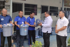 Tingkatkan Kedisiplinan, Lapas IIA Metro Bagikan Paket MCK dan Pakaian Khusus