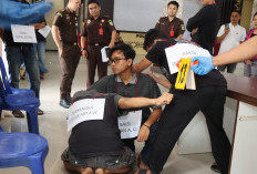 Tersangka SAW Peragakan 22 Adegan Penusukan di Tempat Biliar Pringsewu